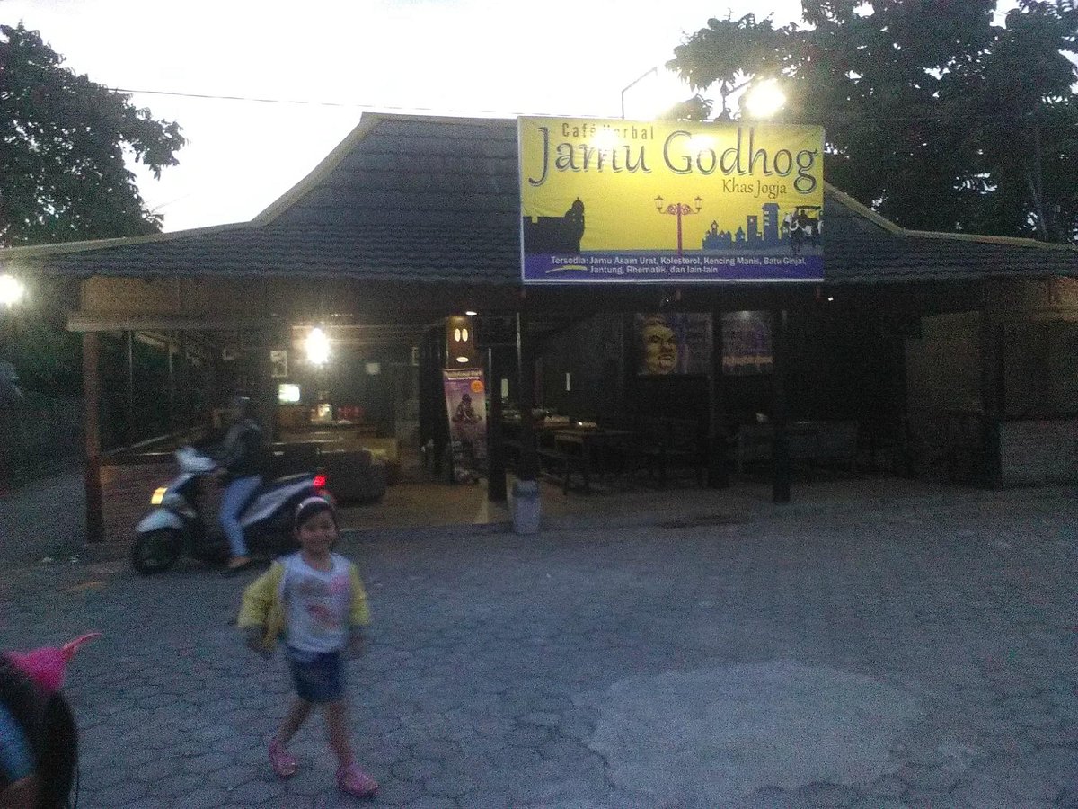 Warung Kopi di Jalan Ir Juanda: Saingan Rival Saat Citimall Datang